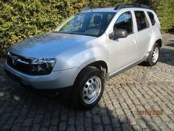 Grau Gebraucht 2011 Dacia Duster Lauréate SUV | 6.290 € (Fairer Preis)