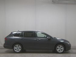 Grau Gebraucht 2024 VW Golf VIII Life Kombi | 19.380 € (Guter Preis)