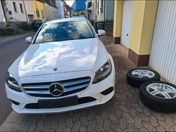 Weiß Gebraucht 2019 Mercedes C220 Limousine | 29.499 €