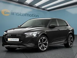 Schwarz Gebraucht 2022 Audi e-tron SUV | 51.199 € (Teuer)