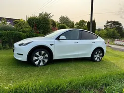 Weiß Gebraucht 2023 Tesla Model Y Long Range SUV | 36.000 € (Guter Preis)