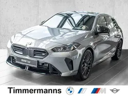 Grau Neu 2025 BMW M135 Performance Kleinwagen | 61.290 € (Etwas zu teuer)