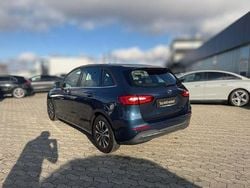 Blau Gebraucht 2020 Mercedes B200 Style Van / Kleinbus | 19.900 € (Fairer Preis)