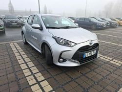 Silber Gebraucht 2022 Toyota Yaris Hybrid Limousine | 13.689 € (Fairer Preis)