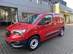 Rot Gebraucht 2023 Opel Combo-e Life Van / Kleinbus | 25.980 € (Fairer Preis)
