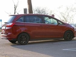Rot Gebraucht 2017 Ford Grand C-Max Titanium Van / Kleinbus | 10.800 € (Fairer Preis)