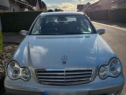 Silber Gebraucht 2005 Mercedes C200 Sport Edition Limousine | 3.800 € (Etwas zu teuer)
