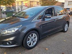 Grau Gebraucht 2016 Ford S-MAX Titanium Van / Kleinbus | 9.900 € (Fairer Preis)