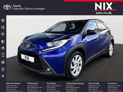 Juniper blue metallic/ night sky black Gebraucht 2022 Toyota Aygo Pulse Kleinwagen | 14.171 € (Fairer Preis)