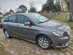 Grau Gebraucht 2013 Mercedes B180 Van / Kleinbus | 14.000 € (Fairer Preis)