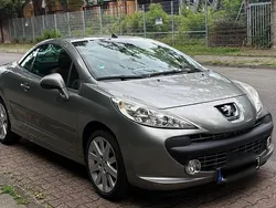 Grau Gebraucht 2009 Peugeot 207 CC Platinum Cabrio | 2.900 € (Fairer Preis)