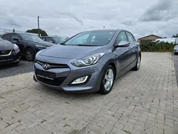 Grau Gebraucht 2013 Hyundai i30 Trend Limousine | 8.950 € (Fairer Preis)
