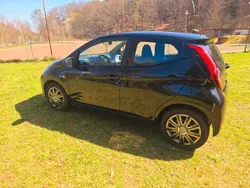 Schwarz Gebraucht 2019 Toyota Aygo X-play Kleinwagen | 10.000 € (Fairer Preis)