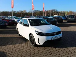 Weiß Gebraucht 2024 Opel Corsa Limousine | 16.999 € (Fairer Preis)