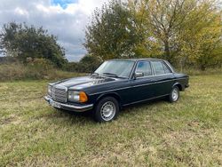 Blau Gebraucht 1983 Mercedes 300 Limousine | 10.499 €