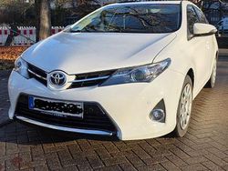 Weiß Gebraucht 2013 Toyota Auris Executive Limousine | 7.700 € (Fairer Preis)