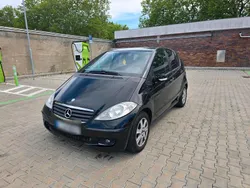 Schwarz Gebraucht 2005 Mercedes A180 Kleinwagen | 700 €