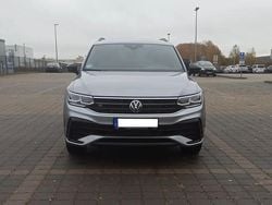Silber Gebraucht 2023 VW Tiguan Allspace R-line SUV | 34.390 € (Fairer Preis)