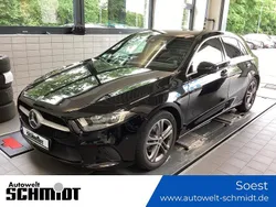 Kosmosschwarz metallic Gebraucht 2020 Mercedes A180 Progressive | 19.590 € (Superpreis)