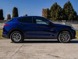 Blau Gebraucht 2018 Alfa Romeo Stelvio Super SUV | 21.000 € (Teuer)