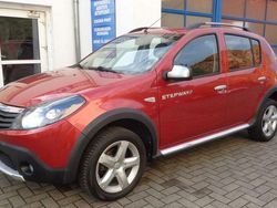 Rot Gebraucht 2011 Dacia Sandero Stepway Limousine | 5.450 € (Teuer)