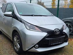 Silber Gebraucht 2015 Toyota Aygo X-play Kleinwagen | 6.390 € (Guter Preis)