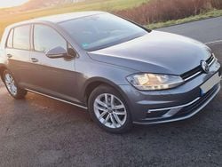 Grau Gebraucht 2017 VW Golf VII Comfortline Limousine | 15.990 € (Fairer Preis)