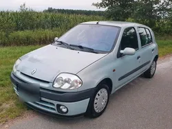 Silber Gebraucht 2000 Renault Clio II Limousine | 2.500 € (Teuer)