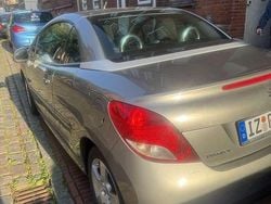 Grau Gebraucht 2010 Peugeot 207 Premium Cabrio | 2.800 € (Fairer Preis)