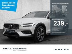 Weiß Gebraucht 2023 Volvo V60 CC Ultimate Kombi | 36.750 € (Guter Preis)