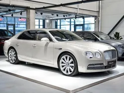 Weiß Gebraucht 2014 Bentley Flying Spur Limousine | 64.000 €