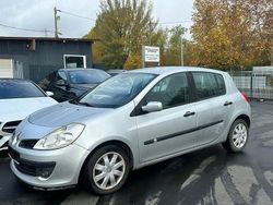 Silber Gebraucht 2006 Renault Clio II Limousine | 1.999 € (Guter Preis)