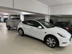 Weiß Gebraucht 2024 Tesla Model Y Long Range RWD SUV | 39.999 € (Teuer)