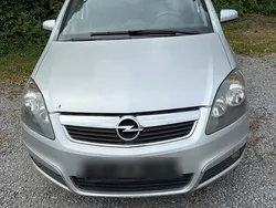 Silber Gebraucht 2005 Opel Zafira Van / Kleinbus | 1.599 €