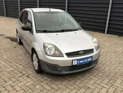 Silber Gebraucht 2006 Ford Fiesta Ambiente Kleinwagen | 2.500 € (Etwas zu teuer)