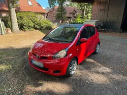 Rot Gebraucht 2009 Toyota Aygo Kleinwagen | 3.800 € (Fairer Preis)