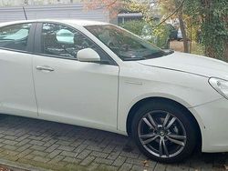 Weiß Gebraucht 2014 Alfa Romeo Giulietta Limousine | 8.000 € (Fairer Preis)