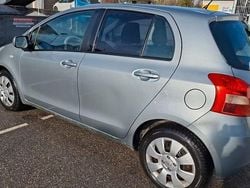 Grau Gebraucht 2006 Toyota Yaris Verso Van / Kleinbus | 6.500 €