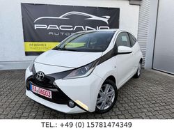 Weiß Gebraucht 2016 Toyota Aygo X-play Kleinwagen | 5.999 € (Fairer Preis)