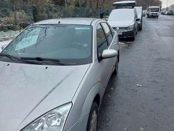 Silber Gebraucht 2004 Ford Focus Ghia Limousine | 1.200 € (Guter Preis)