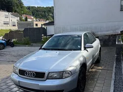 Grau Gebraucht 1998 Audi A4 Limousine | 1.000 € (Guter Preis)