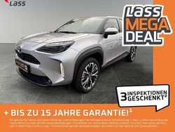 Shimmering silver metallic Gebraucht 2021 Toyota Yaris Hybrid Elegant | 24.980 € (Etwas zu teuer)