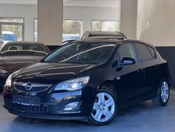 Schwarz Gebraucht 2011 Opel Astra Design Edition Limousine | 6.490 € (Etwas zu teuer)