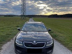 Schwarz Gebraucht 2014 Skoda Octavia Ambition Kombi | 11.100 € (Etwas zu teuer)