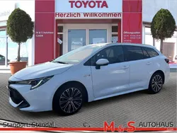Schneeweiß Gebraucht 2021 Toyota Corolla Team Kombi | 19.920 € (Fairer Preis)
