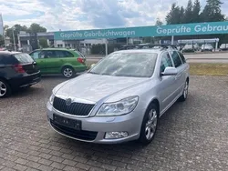 Silber Gebraucht 2012 Skoda Octavia Elegance Kombi | 7.950 € (Fairer Preis)