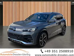 Grau Gebraucht 2024 VW Tiguan R-line SUV | 39.980 € (Fairer Preis)