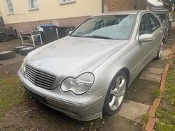 Grau Gebraucht 2002 Mercedes C220 Limousine | 900 € (Guter Preis)