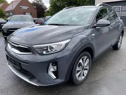 Grau Gebraucht 2022 Kia Stonic SUV | 16.999 € (Guter Preis)