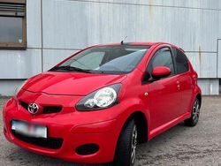 Rot Gebraucht 2010 Toyota Aygo Edition Kleinwagen | 2.899 € (Etwas zu teuer)